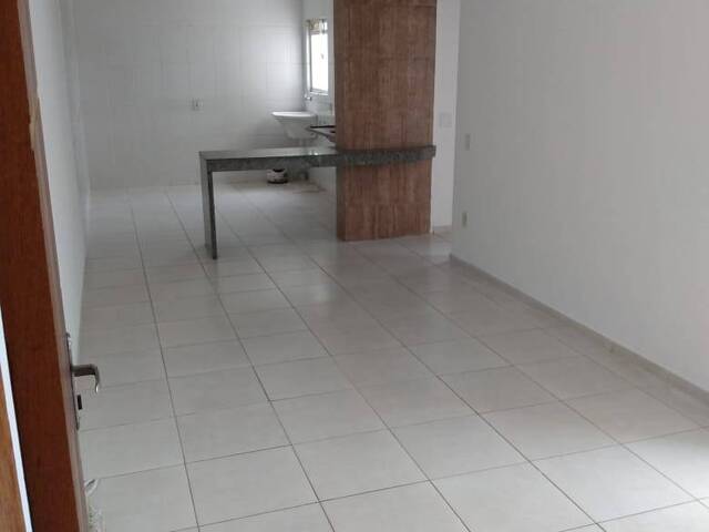 #761 - Apartamento para Venda em Campos dos Goytacazes - RJ - 2